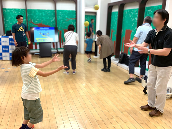 子ども教育学科の村田教授が「学ぶ！考える防災教室」で親子体操を